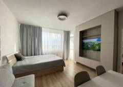  NA PREDAJ: Klimatizovaný 2 izbový byt, Bystrická ulica.